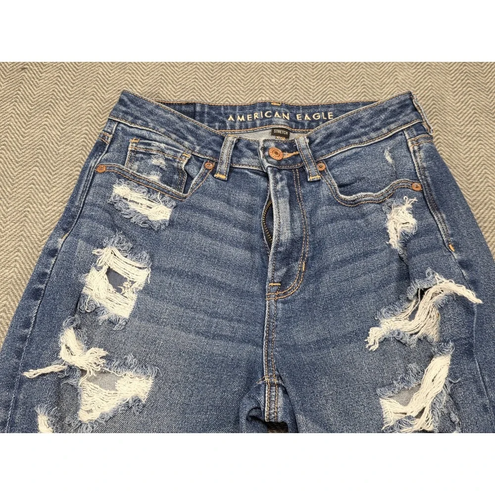 American Eagle Outfitters Mom Jeans Distressed Ripped Medium Wash Size 4‎